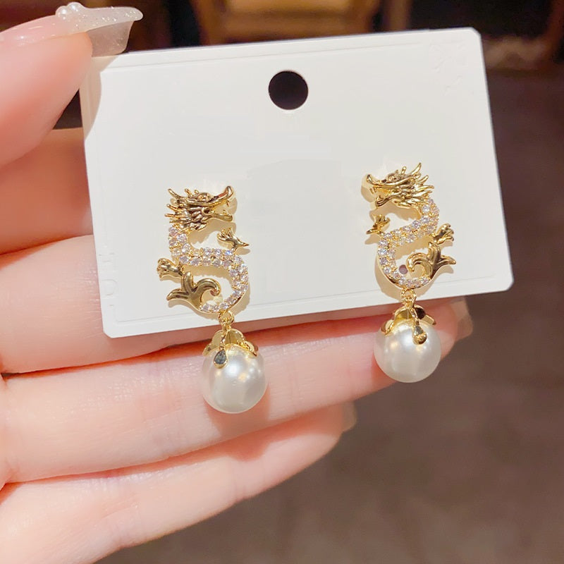 Dragon Dangling Pearl Earings -- (Segítsen a kívánságodnak valóra válni!)